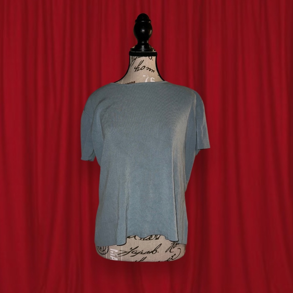 baby blue round neck top